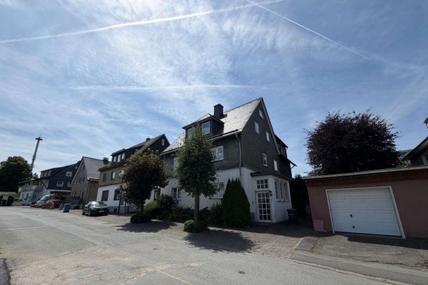Bestlage ! Gr. Familienhaus, Wohnen & Arbeiten unter einem Dach, Generationshaus etc.