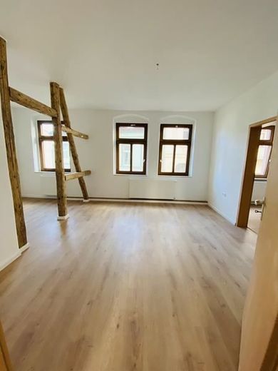2-Zimmer mit Laminat, Wanne, Dusche und sep. WC und in zentraler Lage! – IMG_9976