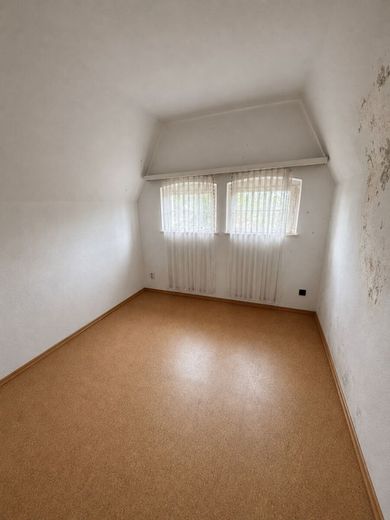Denkmalgeschützte Fabrikantenvilla an der Weser - Parkgrundstück mit drei zusätzlichen Bauplätzen – Kinderzimmer