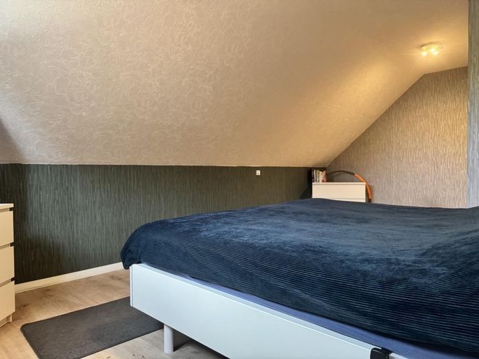 Modernisiertes Einfamilienhaus in ruhiger Sackgassenlage mit Kamin, PV-Anlage und großem Grundstück – Schlafzimmer
