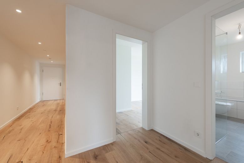 EBK’li akıllı ev, balkon: Halstenbek’te aydınlık 4 odalı daire – Fotoğraf 8