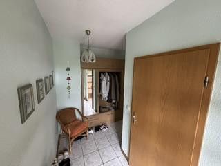 Charmantes Einfamilienhaus mit Balkon, Garage und Garten – Ihr neues Zuhause in Prausitz – Flur EG