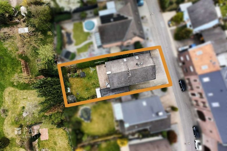Alles unter einem Dach - Einfamilienhaus oder Mehrgenerationen? – Drohnenfoto