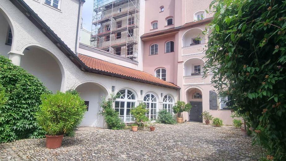 Sehr schöne, ruhige Wohnung in Top-Lage – Zugang über Innenhof
