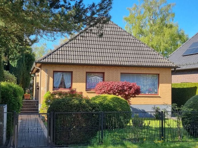 Einfamilienhaus auf großem, teilbaren Grundstück in sehr guter Wohnlage an der Grenze HH Berne – Volksdorf – Foto 1