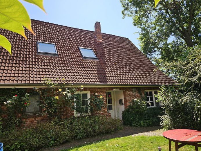 Bauernhaus mit bezauberndem Garten – Garten Westseite Eingang EG