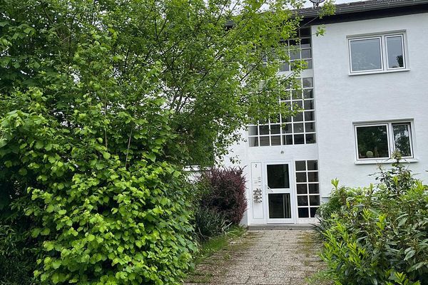 Renovierte, helle 3 Zimmer Wohnung (Refrath)