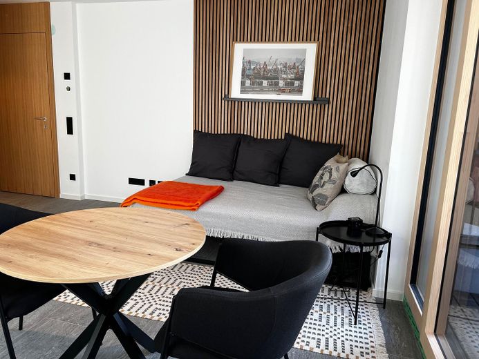 1-Zimmer-APP komplett ausgestattet, 1-room APP comfortably furnished, Munich Westpark, Metro U6 – Bed