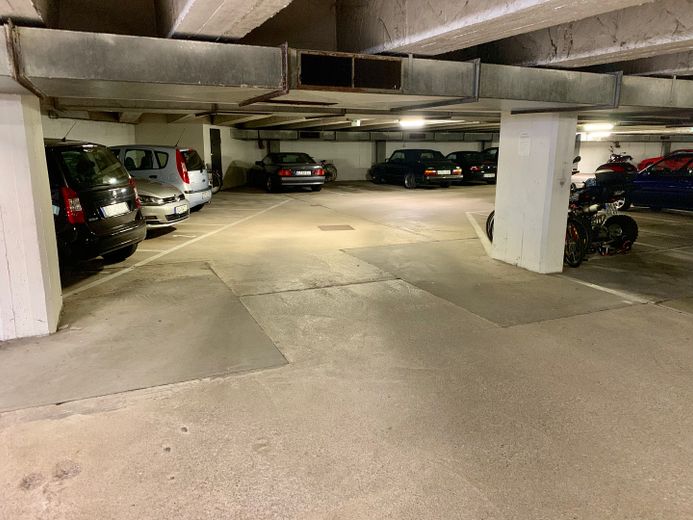 Tiefgaragenstellplatz in privater Tiefgarage – Foto 4