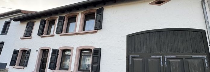 Saarlouis-Neuforweiler: Einfamilienhaus im Landhausstil mit Garage, Stellplätzen und großem Garten