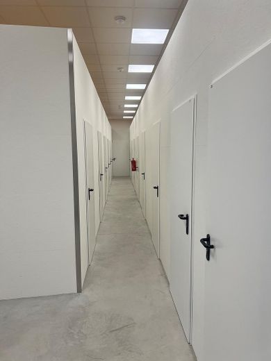 ГОТОВИЙ ОБ’ЄКТ SELFSTORAGE — 29 СКЛАДСЬКИХ БОКСІВ — ВАЛЬШЛЕБЕН БІЛЯ ЕРФУРТА – Фотографія 1