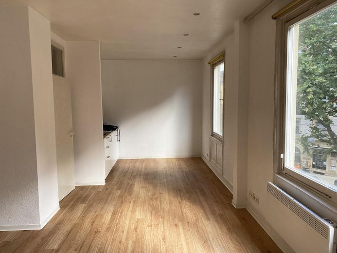 1-Zimmer Altbau-Apartment in bester Citylage - Provisionsfrei – Küche / Essbereich