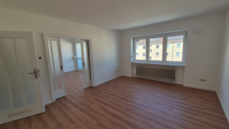 Frisch renovierte 3-Zimmer-Wohnung mit Balkon im energetisch modernisierten Mehrfamilienhaus – Foto 4