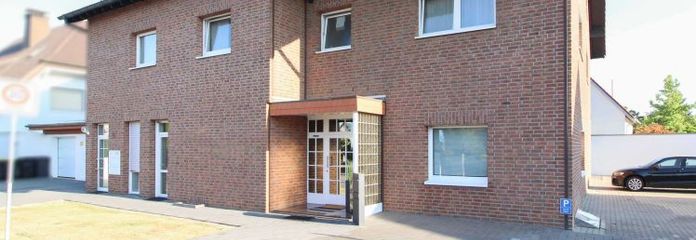 Excellent investissement Modernisé, immeuble collectif de 6 logements, garages et places de stationnement à Weilerswist