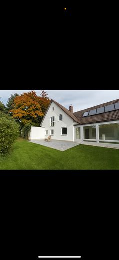 Außenansicht mit Terasse