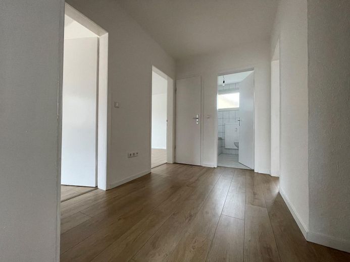 renovierte 3 Zimmer, frei ab sofort – Flur
