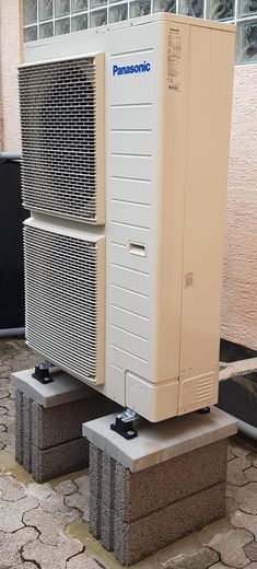 Wärmepumpe hinter Garage