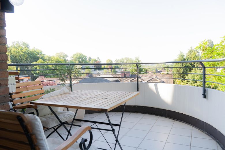 Sin comisión, venta directa del propietario: luminoso apartamento de 4,5 habitaciones con terraza cerca del lago Unterbacher See – Foto 1