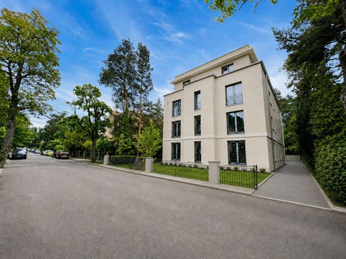 ERDGESCHOSS MIT TERRASSE – Foto 1