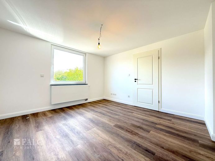 ***Erstbezug nach Kernsanierung - Doppelhaushälfte mit 7 Zimmern und großzügigem Grundstück*** – 3. Schlafzimmer OG