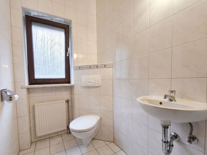 6-Zimmer-Einfamilienhaus in Ruderting mit Pool & Blick ins Grüne – Foto 26