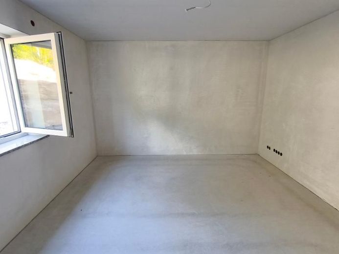 4 Zi. Wohnung (Nr. 3) im EG mit Balkon – Elternschlafzimmer Bild 2