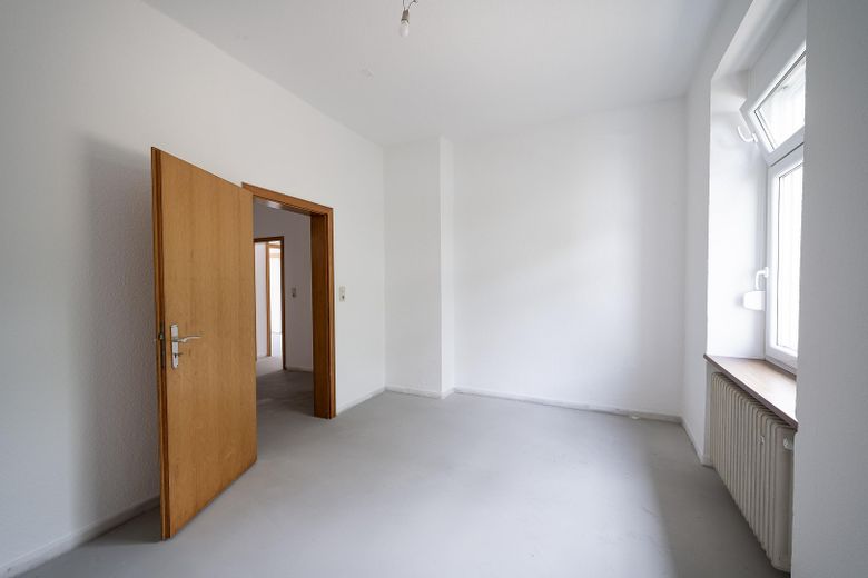 Drei-Familienhaus mit Burgblick – ideale Voraussetzungen für 3 Eigentumswohnungen – Zimmer 2