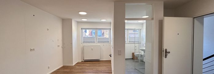 Sanierte und großzügige 2,5 Zimmer-Wohnung mit Wintergarten!