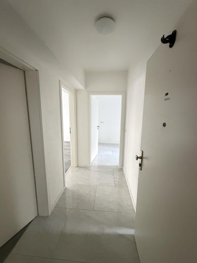 Renovierte 4-Zimmer-Wohnung mit Balkon – Foto 7