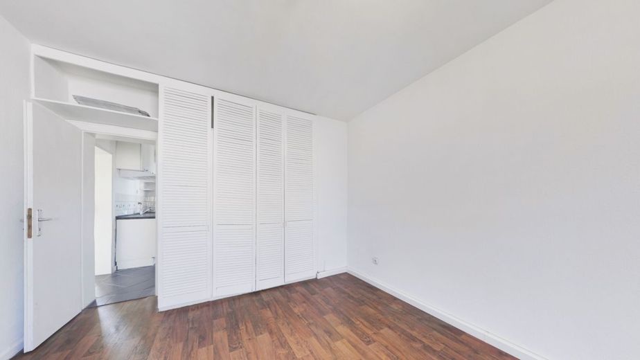 Ruhiges Büro mit 2 Zimmern, Küche, Bad und Dachterrasse am Schwanenspiegel – Büro_1