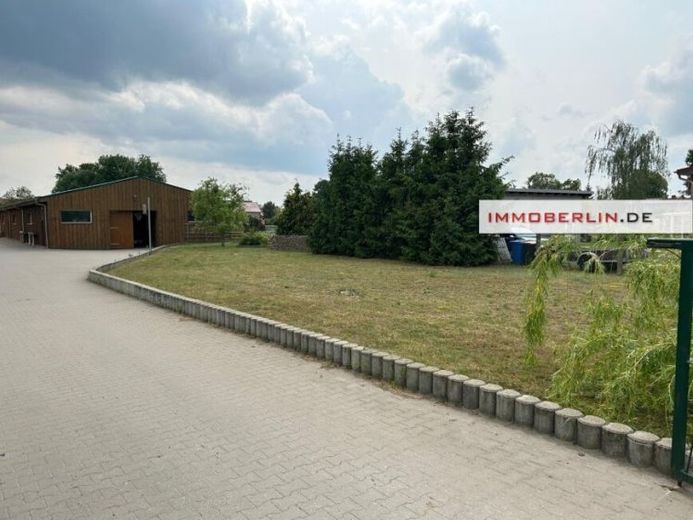 IMMOBERLIN.DE - Atractivo centro ecuestre con terreno edificable para la cría de caballos y la agricultura – Foto 1