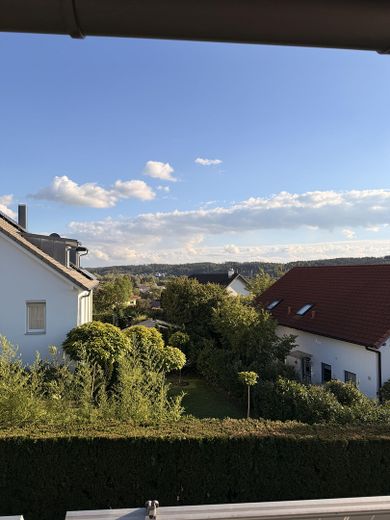 helle 2-Zimmer Wohnung mit Balkon – Ausblick vom Balkon