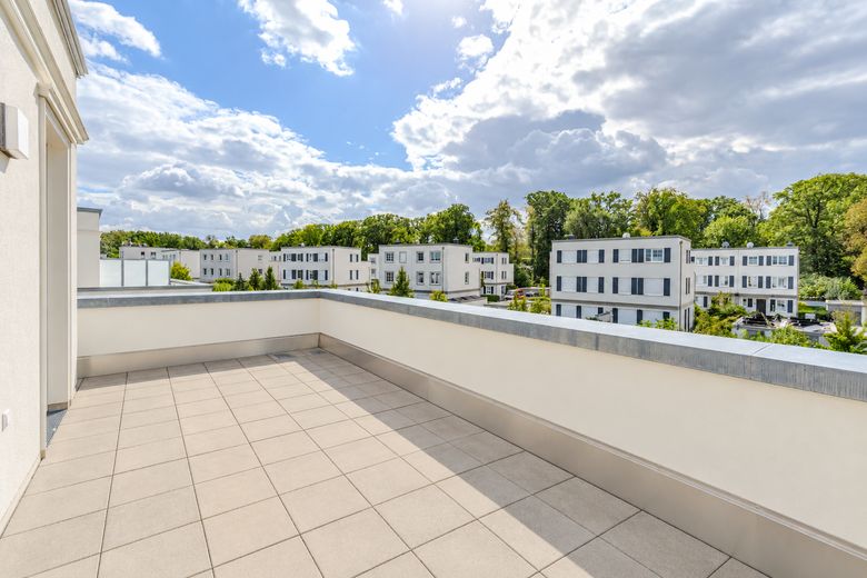 Jungfernsee'deki Belvedere'de yaşam – Güneş alan güney bahçeli şık yarı müstakil ev – Dachterrasse 