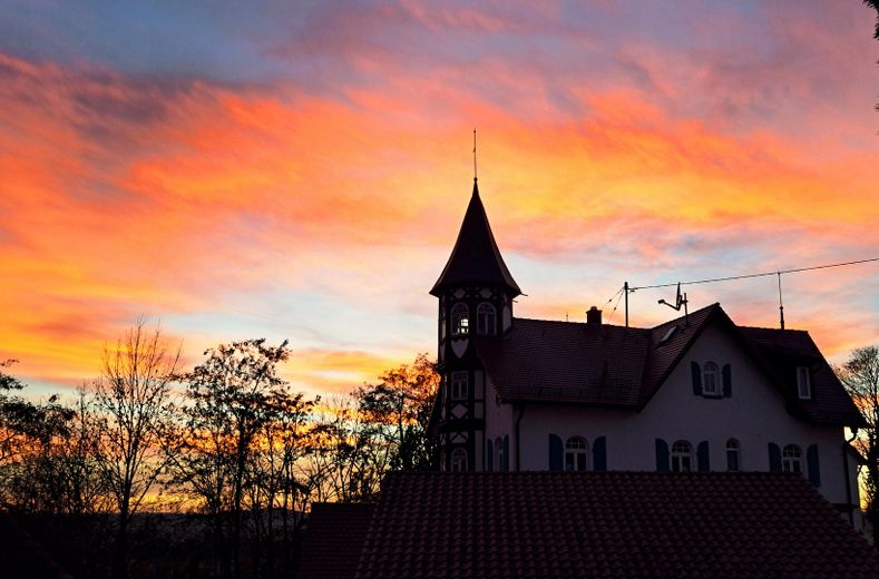 Willa w stylu secesyjnym z ogrodem i rozległym widokiem – Villa Sonnenuntergang
