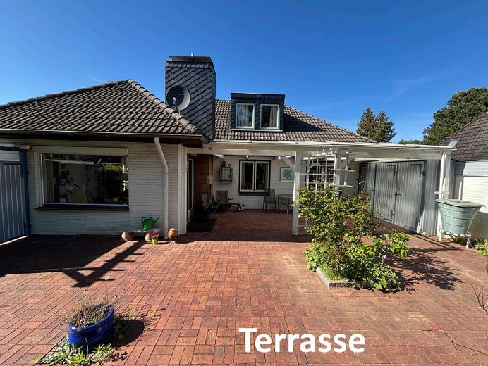 Architektenhaus in ruhigem Wohnviertel für Familie mit HomeOffice – Terrasse