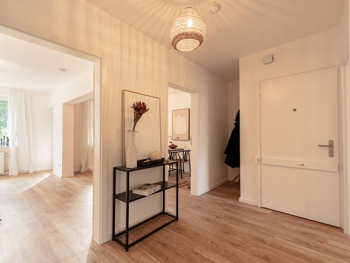 Provisionsfrei – frisch kernsanierte 3-Zimmer-Wohnung mit Balkon und Tiefgarage in Winterhude – Flur