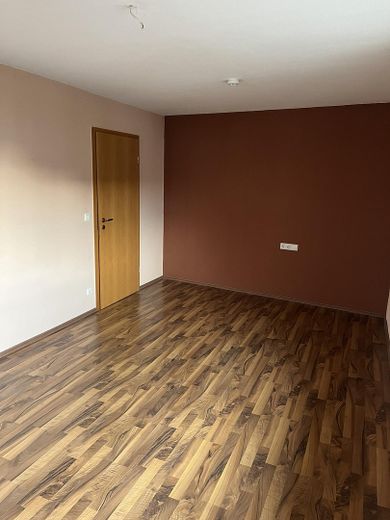 Spazio abitativo per tutti - 5 locali, 170 m², 2 bagni, stufa svedese, balcone, vista – Zimmer 1