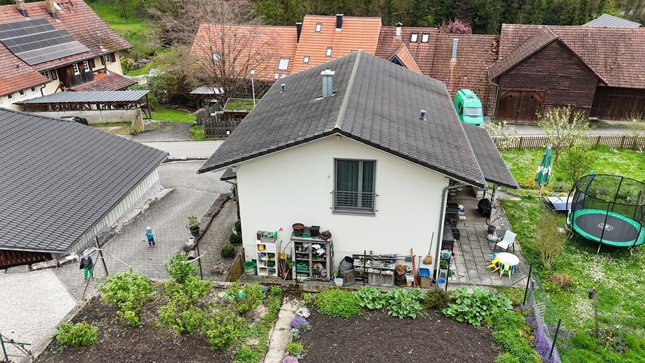 Schönes Einfamilienhaus mit tollem Grundstück im Grünen – Foto 3