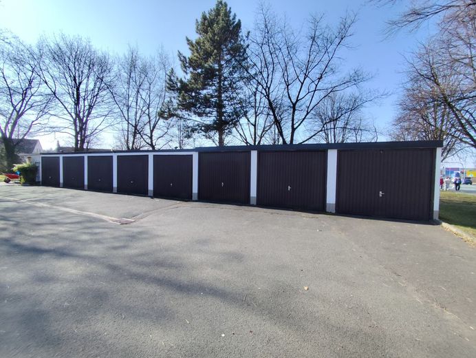 Rohdiamant mit Weitblick: Erschaffen Sie Ihr Traumzuhause in Kulmbach! – Garagenhof