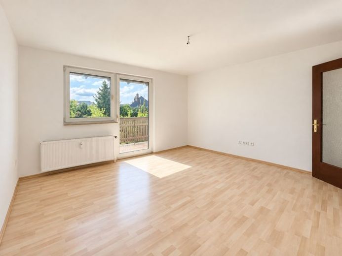Danndorf: Helle 3-Zimmer-Dachgeschosswohnung mit Balkon und Einbauküche – Foto 1