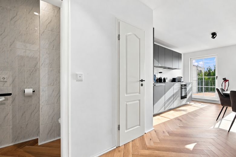 Hochwertig modernisierte Endetagenwohnung in begehrter Wohnlage – provisionsfrei – Flur und Gäste-WC