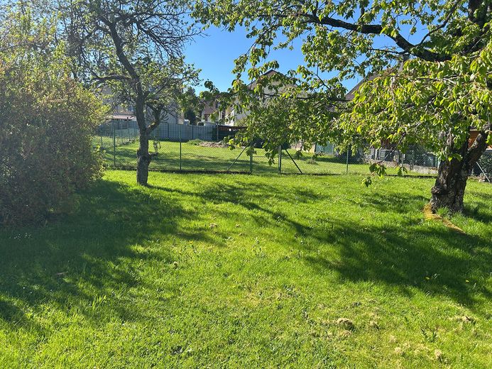 Zweifamilienhaus mit Potenzial: Eine Wohnung bezugsfertig, eine Wohnung zum gestalten und mit viel Raum für eigene Ideen – Foto 4