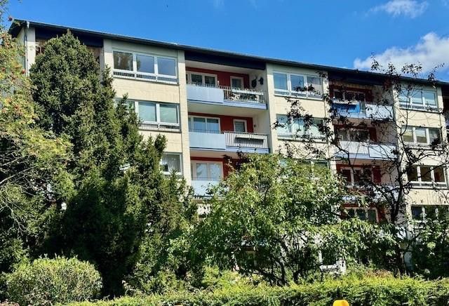 Wonen in het groen: Ruime gezinsidylle in het hart van Pinneberg – Frontansicht