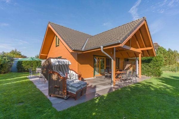 Traumhaftes Holzhaus mit Sauna, großer Terrasse auf 931 m² Eckgrundstück nahe St. Peter-Ording