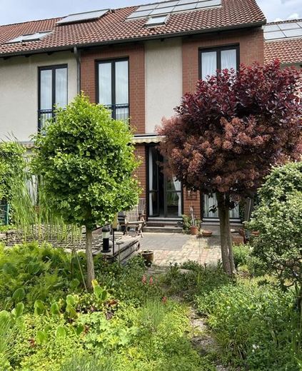 Ruhiges, lichtdurchflutetes Reihenhaus in Rudow – Reihenhaus vom Garten aus 
