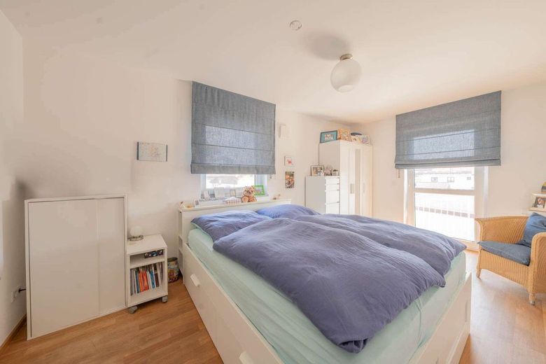 Großzügiges, effizientes Einfamilienhaus, 5 Zimmer + Hobbyraum, Terrasse mit Garten – Schlafzimmer