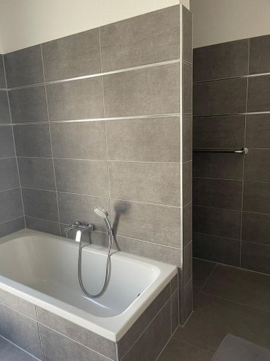 ENERGIEBEWUSST WOHNEN: A+ Großzügige Doppelhaushälfte in Ludwigshafen KEINE MAKLER-PROVISION! – Elternbad mit Wanne + Dusche