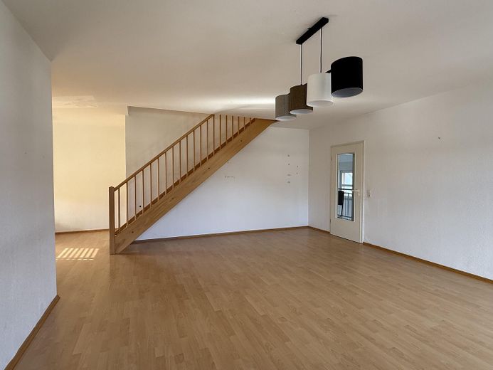 Charmant appartement de 3 pièces dans un quartier calme à Lohr-Sendelbach – Wohnzimmer