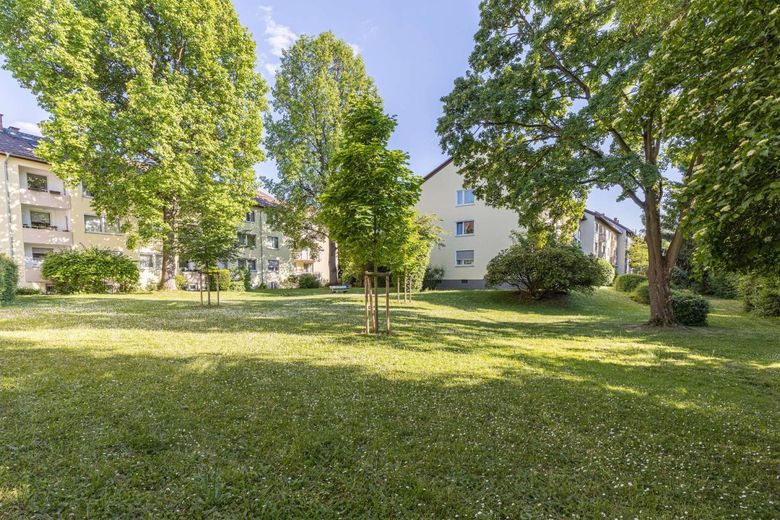 Vermietete 3-Zimmer-Wohnung mit Südwest-Balkon in Frankfurt-Ginnheim – Blick ins Grüne