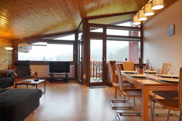 Przestronny apartament panoramiczny z basenem i siłownią